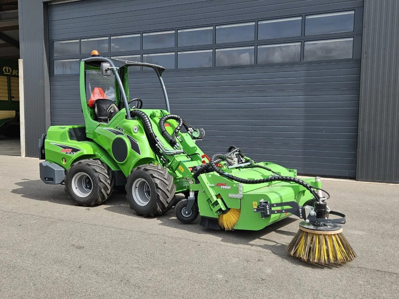 Avant 645i Rental mini-shovel (bj 2025), Wiellader of Shovel