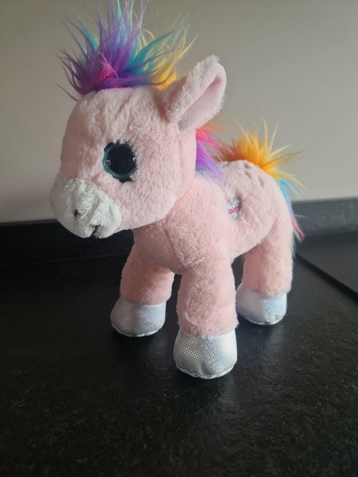 Ylvi & the minimoomis knuffel roosy rainbow, Kinderen en Baby's, Speelgoed | Knuffels en Pluche, Paard, Overige merken, Met geluid