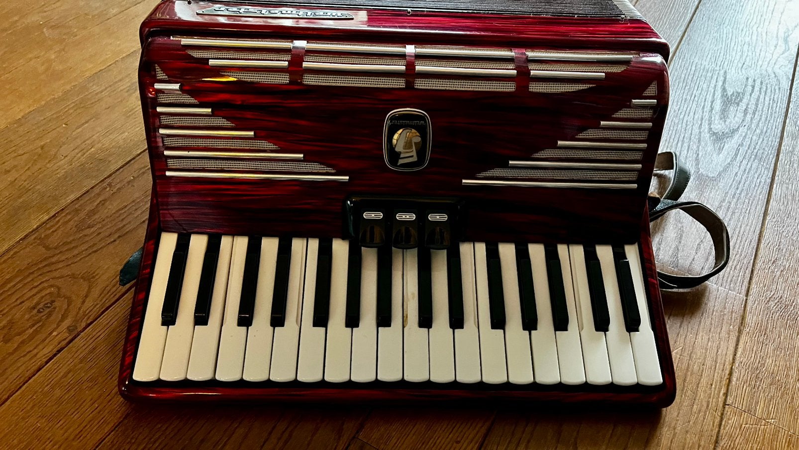 Foto 4 van Weltmeister Seperato Standard 80 Bas accordeon incl.  koffer