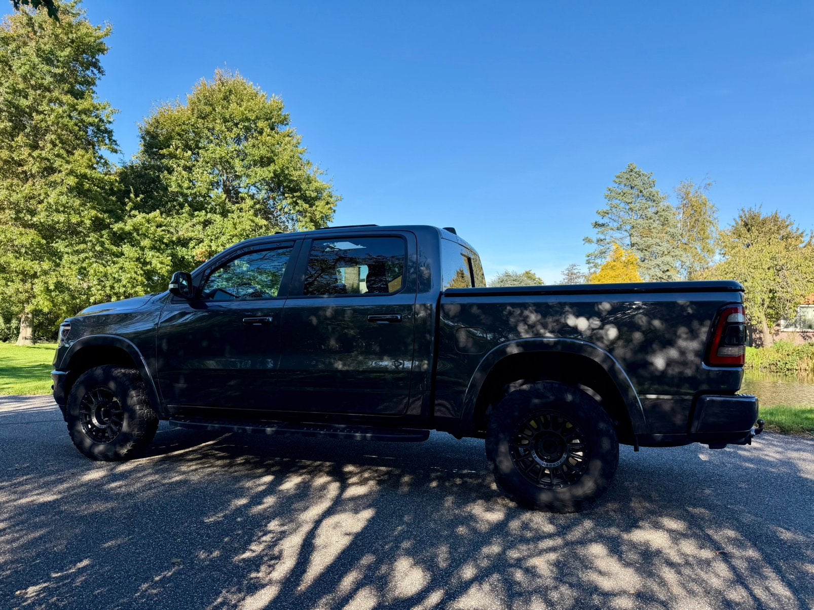 *VOL* 2023 Ram 1500 Laramie GT 5.7 HEMI - Grey - G/T, Auto's, Automaat, Verwarmde buitenspiegels, 5654 cc, Vierwielaandrijving