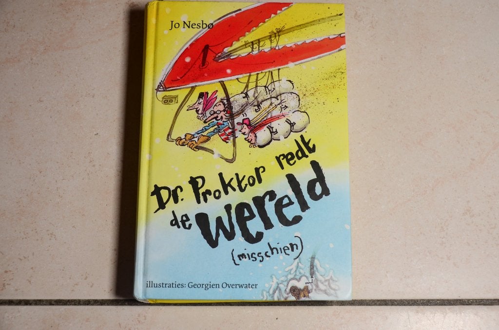 dr. Proktor redt de wereld (misschien) / Jo Nesbo , Boeken, Ophalen of Verzenden, Gelezen, Fictie algemeen