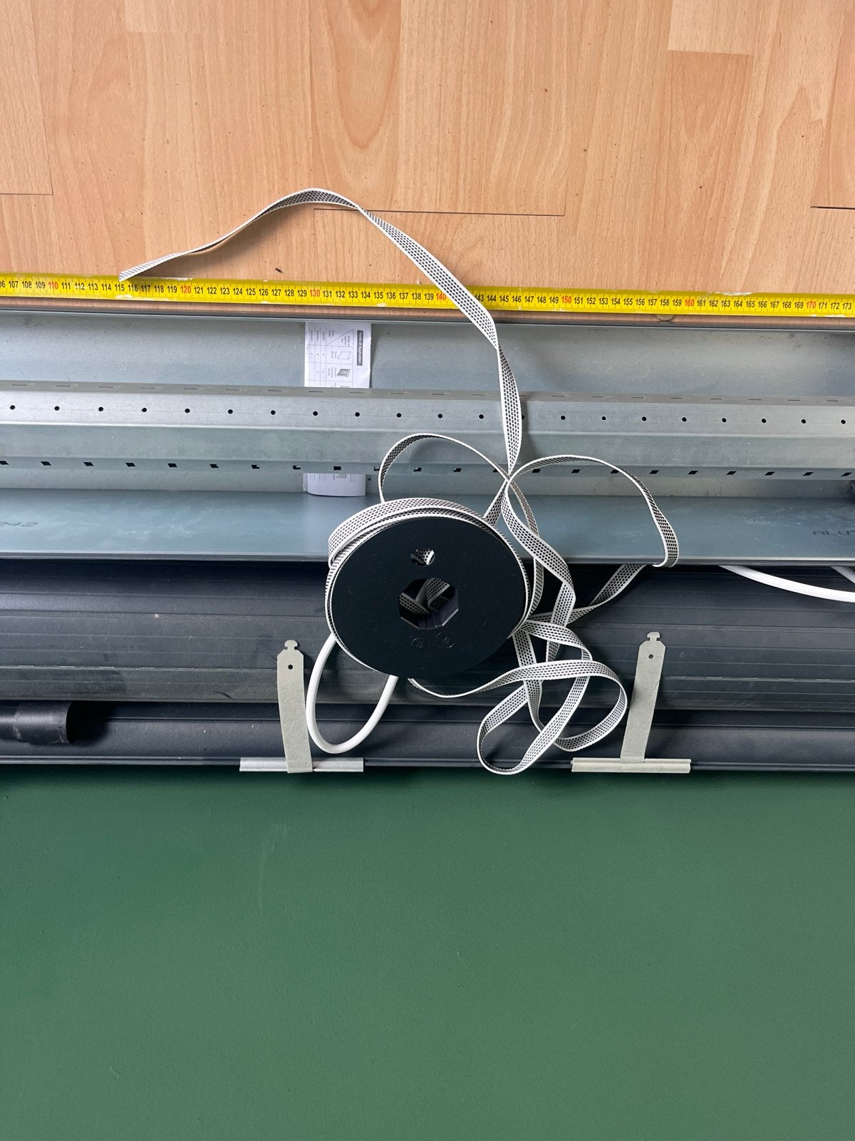 Alutech rolluik gloednieuw, Doe-het-zelf en Verbouw, Rolluiken, Ophalen, 100 tot 150 cm, Nieuw, Grijs