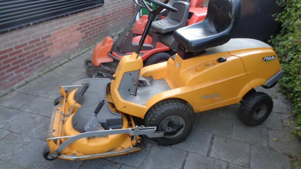 2 xhusqvarna frontmaaier 1 x stiga frontmaaier met iets wer, Ophalen, Gebruikt, Husqvarna, Nederland