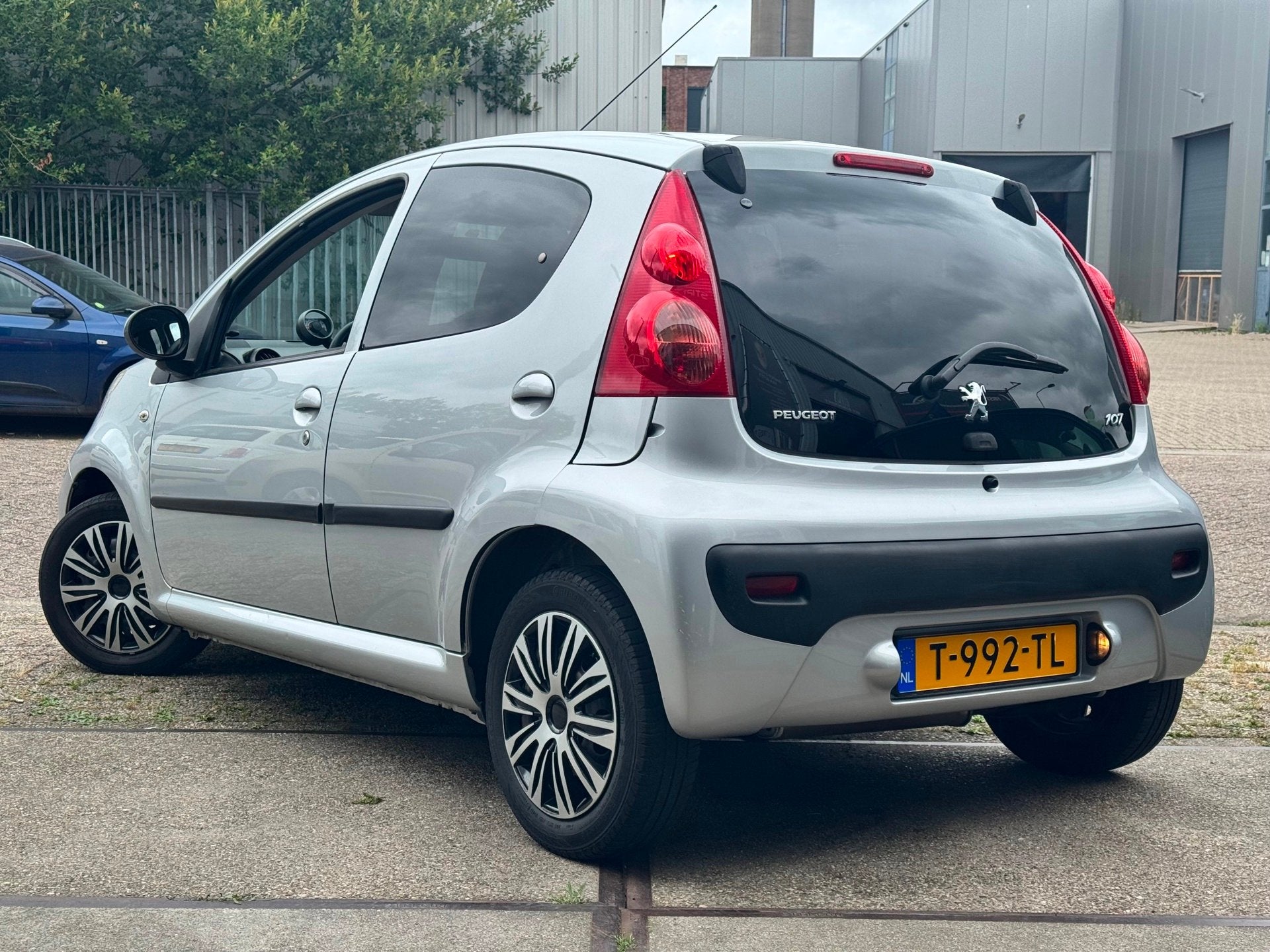Peugeot 107 1.0 | AUTOMAAT | AIRCO | ELEKTRISCHE RAMEN | LAG, Auto's, Euro 5, Gebruikt, Zwart, 4 stoelen