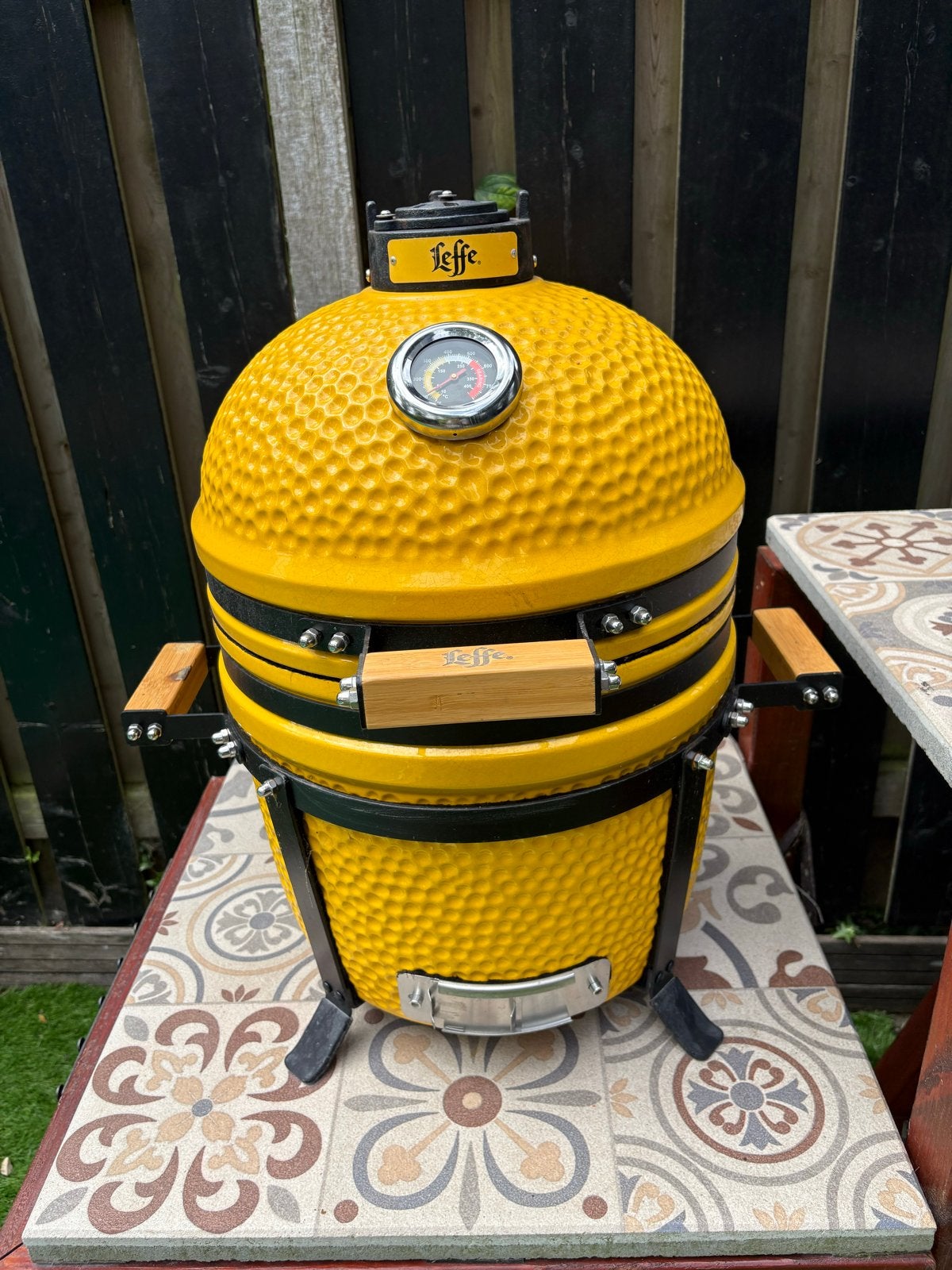 Gele Leffe Kamado BBQ - 15 inch (38 cm) - Limited Edition, Tuin en Terras, Houtskoolbarbecues, Ophalen, Gebruikt