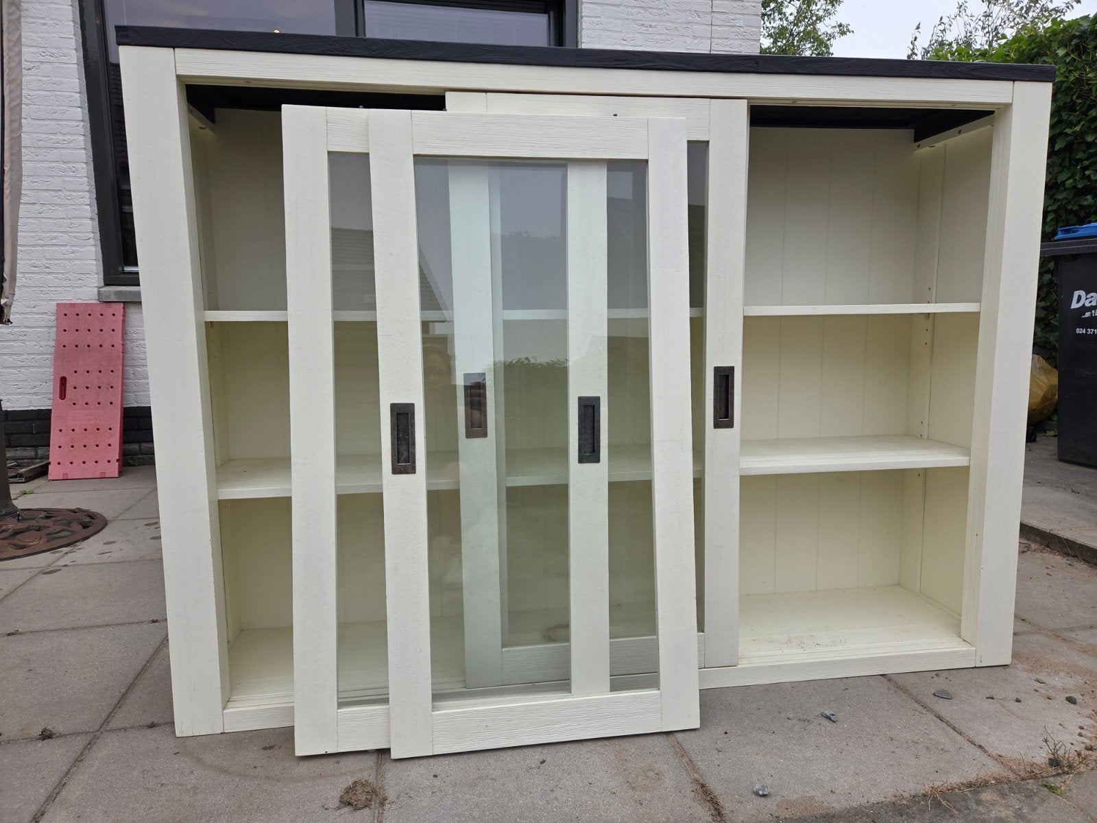 GRATIS buffetkast met glazen schuifdeuren, Ophalen, Glas, 100 tot 150 cm, 150 tot 200 cm