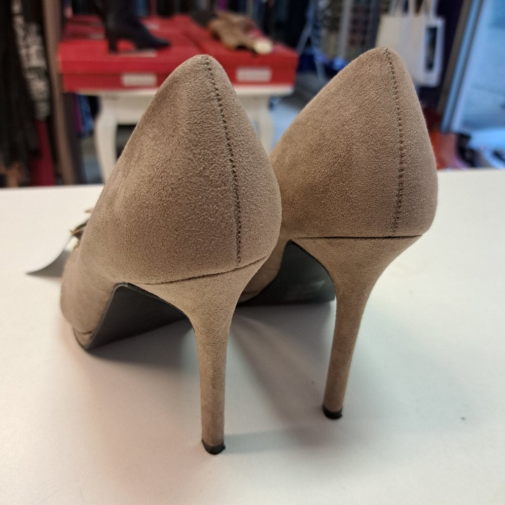 Roccobarocco pumps grijs taupe + gouden studs 36 zgan 43781, Roccobarocco, Pumps, ., Zo goed als nieuw