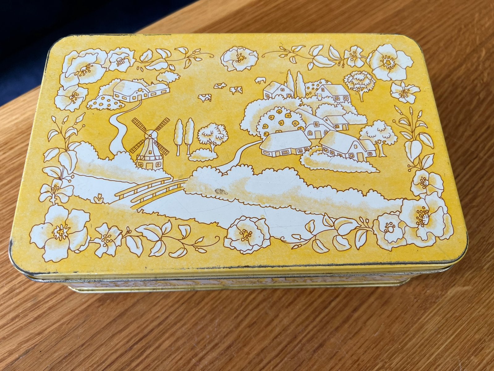 Vintage Verkade Gele Blikken Trommel met Hollands Landschap, Ophalen of Verzenden, Gebruikt, Koek(jes), Verkade