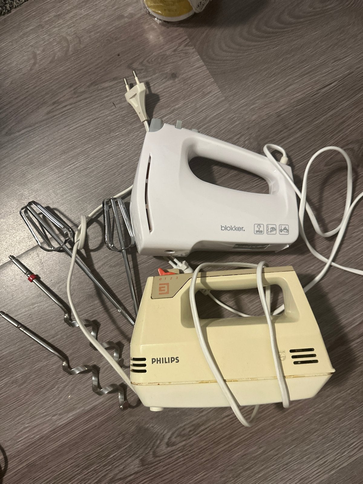 Blokker en Philips handmixers - 1 nieuw, 1 gebruikt, Ophalen of Verzenden, Nieuw