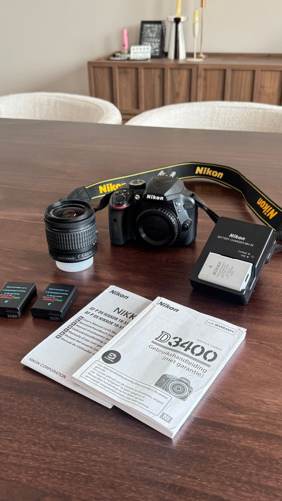 Nikon D3400 incl 18-55 mm lens en twee extra accu’s, Ophalen, Spiegelreflex, Zo goed als nieuw, Nikon