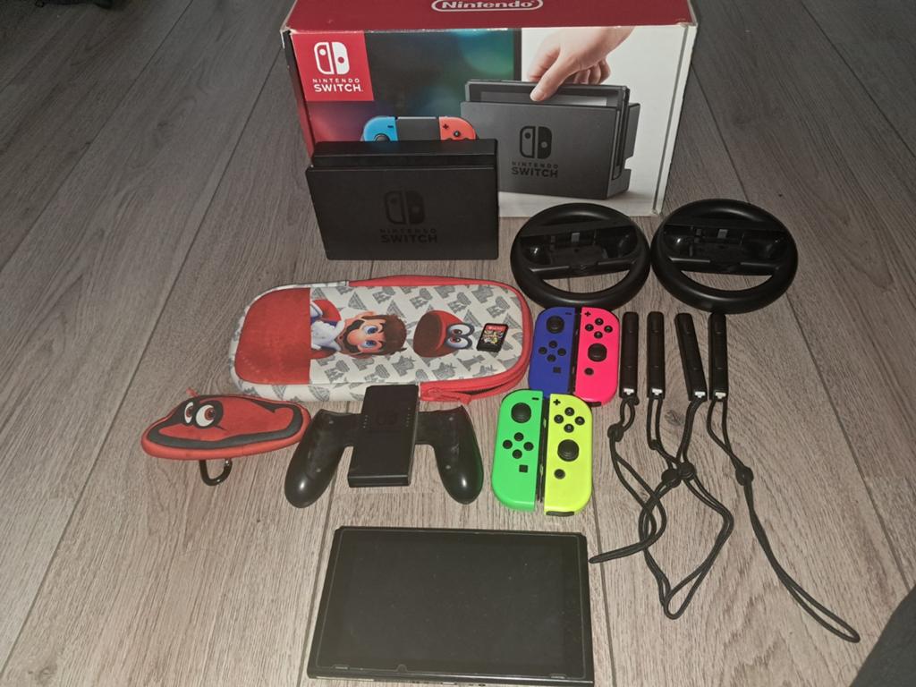 Nintendo Switch met accessoires en game, Spelcomputers en Games, Ophalen, Switch Original, Met 3 controllers of meer, Gebruikt