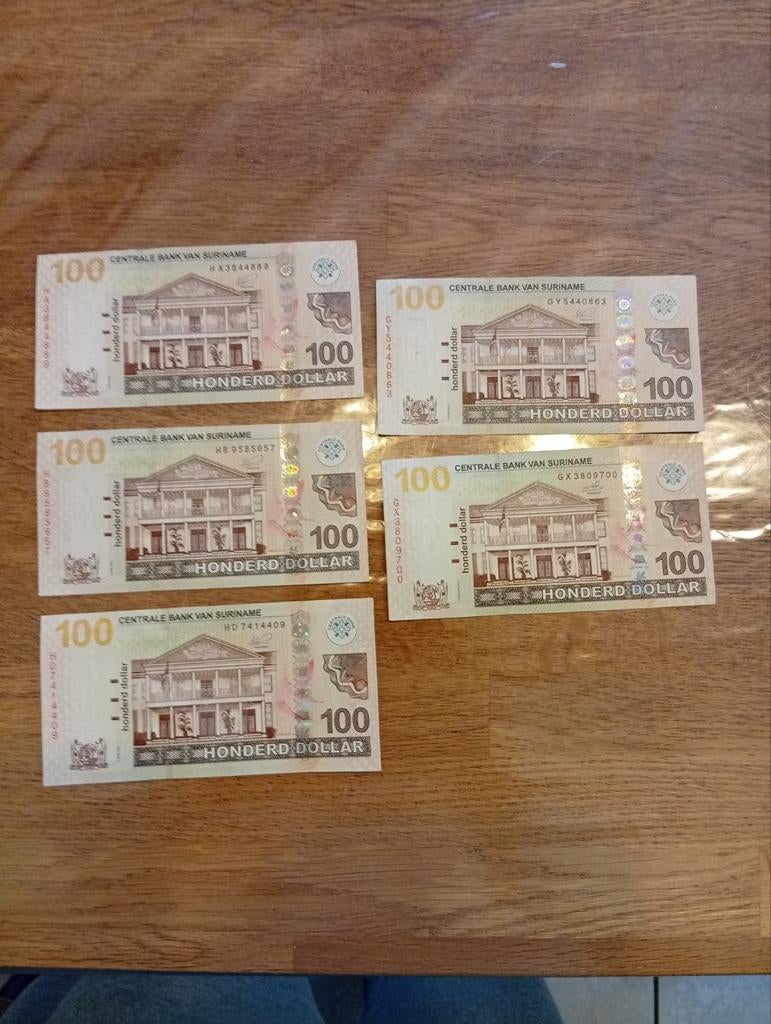 5 Surinaamse 100 Dollar biljetten jaar 2020 serie H en G, Ophalen of Verzenden, Euro's, Setje