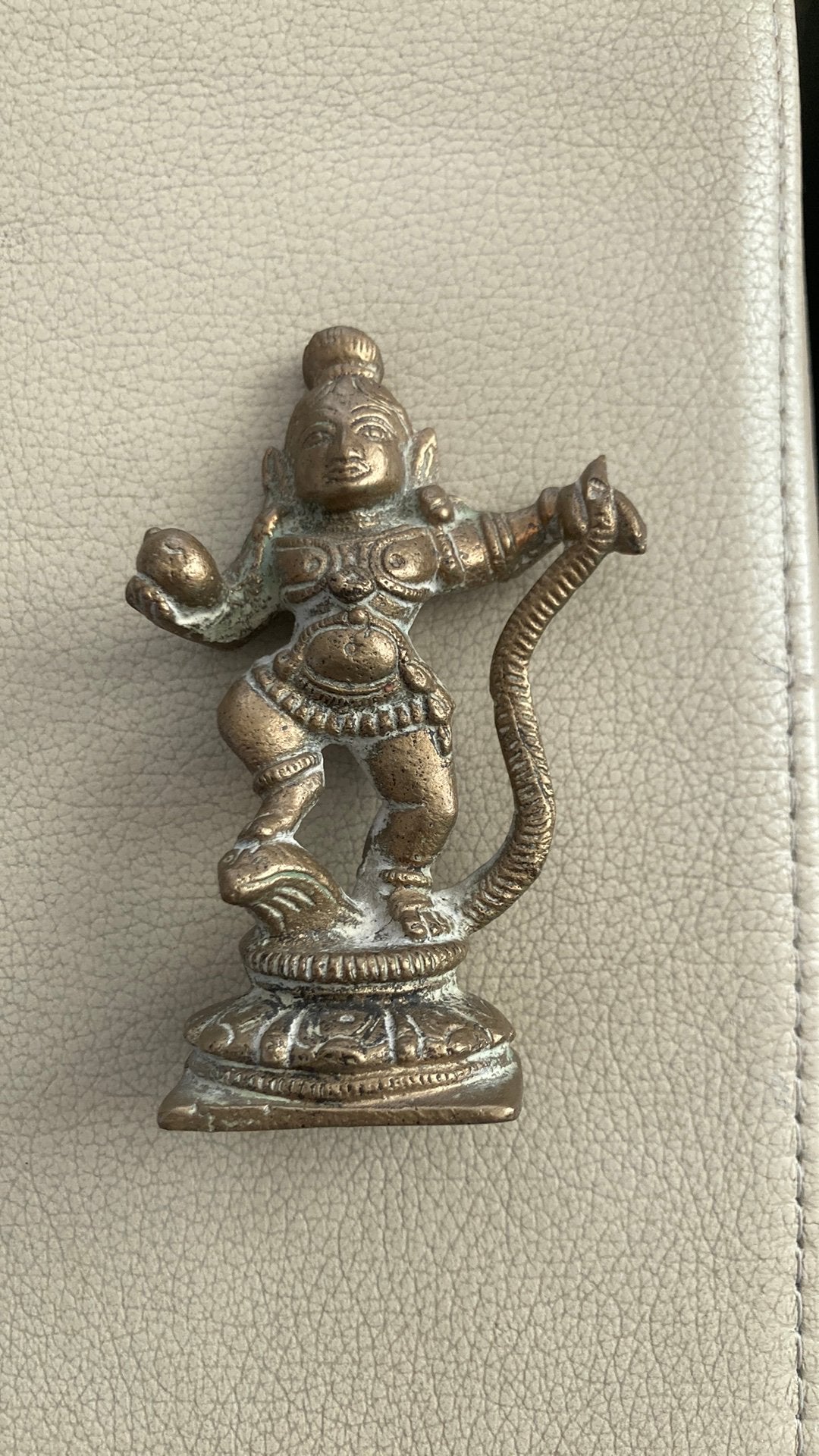 Hindu krishna messing beeldje, Sieraden, Tassen en Uiterlijk, Bedels, Overige materialen, Zo goed als nieuw, 4 bedels of meer