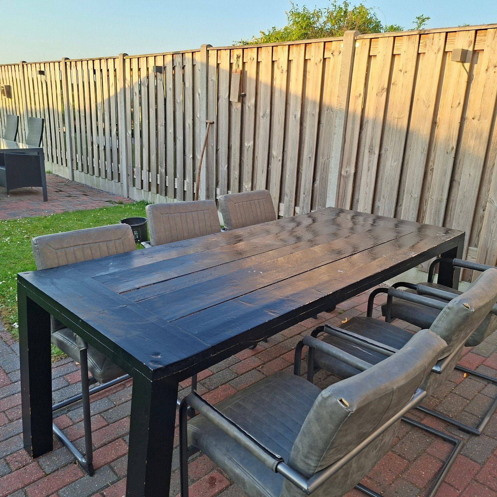 Gratis tafel met stoelen, Ophalen of Verzenden, Gebruikt, 4 tot 6 stoelen