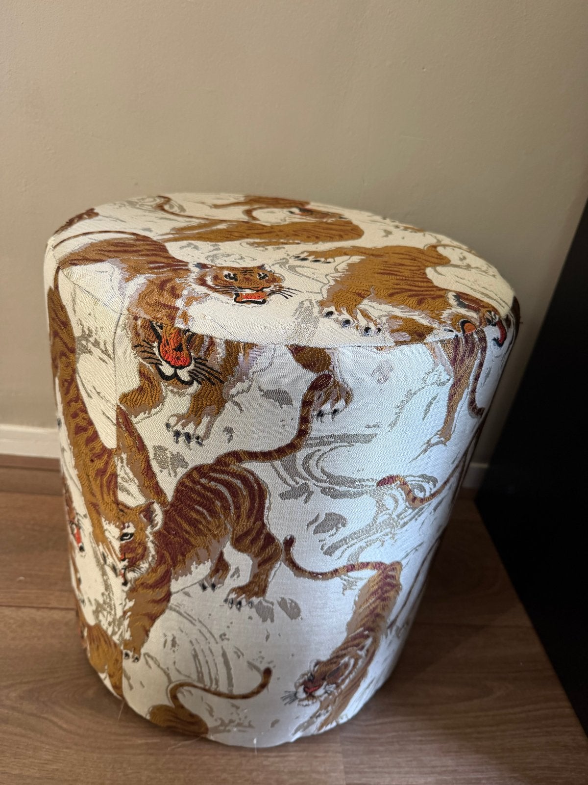 Poef met tijgerprint, Ophalen, Minder dan 50 cm, Rond, Zo goed als nieuw