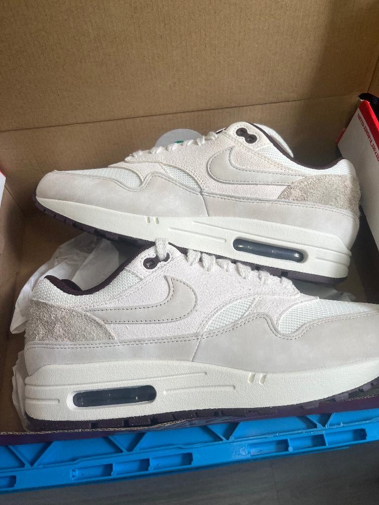 Nike Air Max 1 Sail Burgundy Crush 42,5 ZIE OMSCHRIJVING, Kleding | Heren, Schoenen, Overige kleuren, Nike, Nieuw, Ophalen of Verzenden
