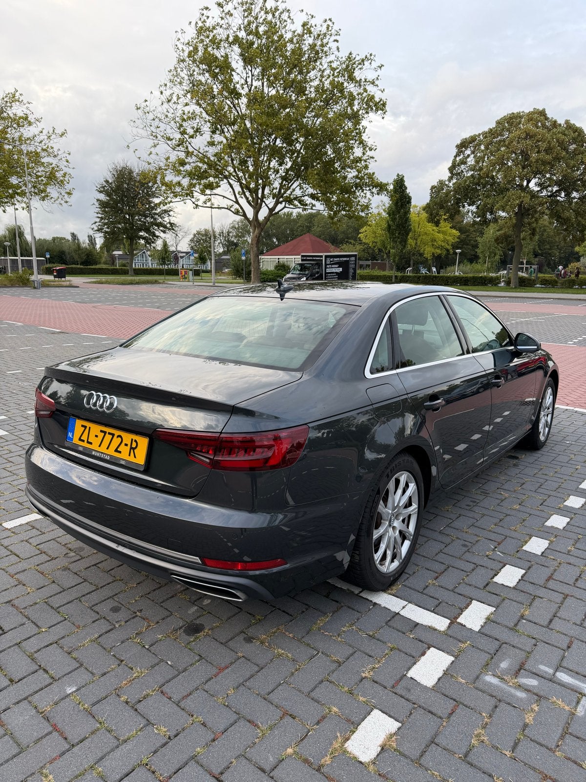 Foto 4 van Audi A4 35 Tfsi 150pk S Tronic 2019 Grijs