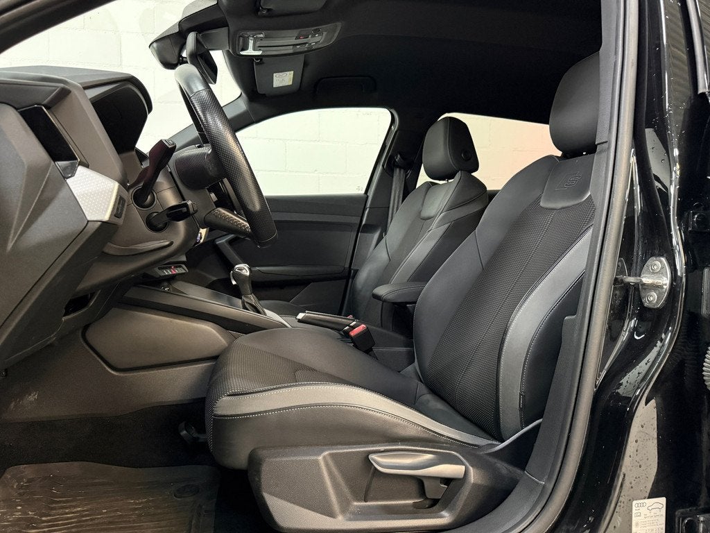 Audi A1 Sportback 35 TFSI 1.5L S-line Automaat, Applecarplay, Zwart, 4 cilinders, 150 pk, Leder en Stof
