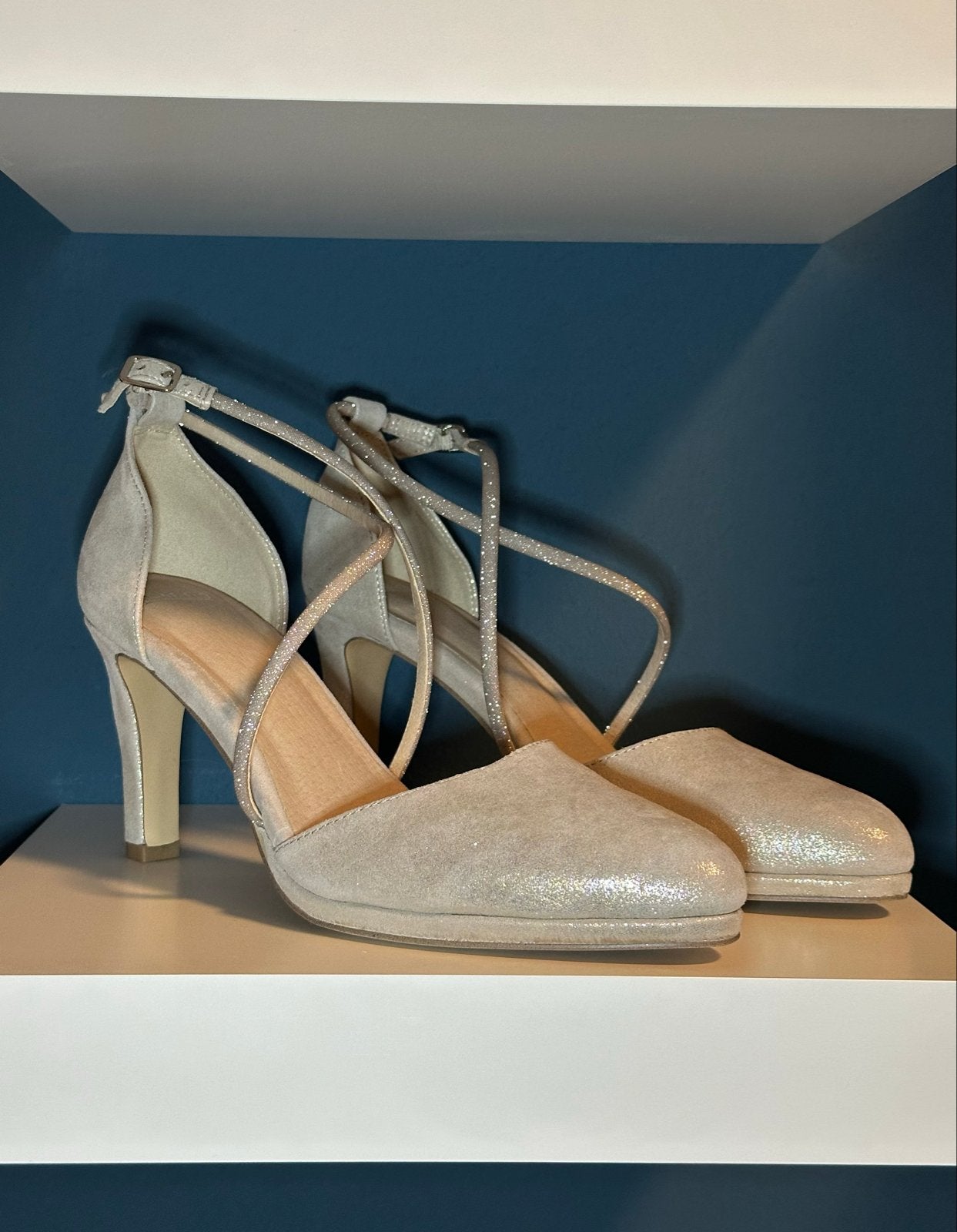 Manfield Goudkleurige Pumps Maat 39 - nieuw, Kleding | Dames, Pumps, Overige kleuren, Nieuw, Ophalen of Verzenden