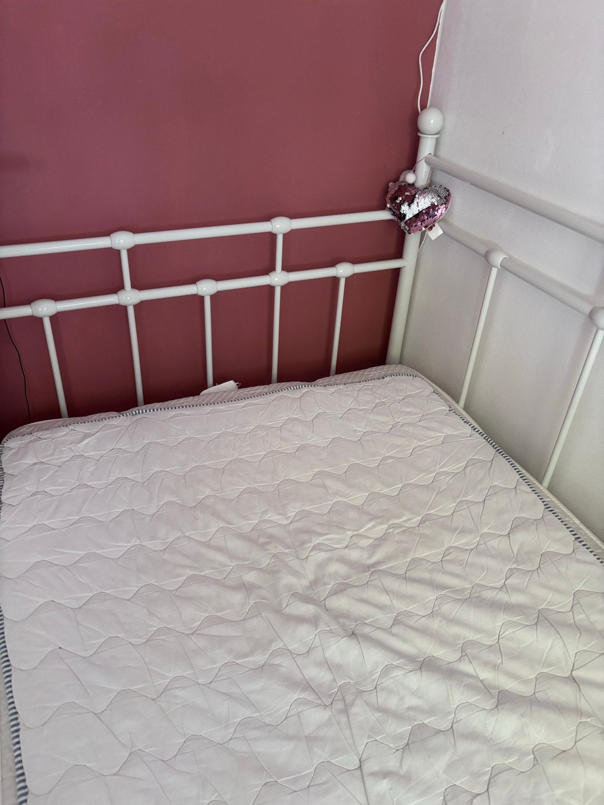 Wit metalen bedframe met lattenbodem en matras, Huis en Inrichting, Ophalen, Gebruikt, 90 cm, Eenpersoons