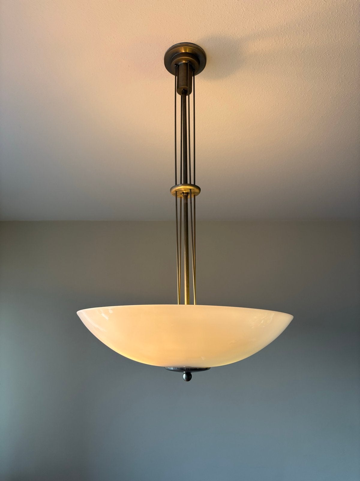 Design lamp Gispen Elegante Hanglamp met Melkglas Kap, Ophalen, Zo goed als nieuw, Glas, 75 cm of meer
