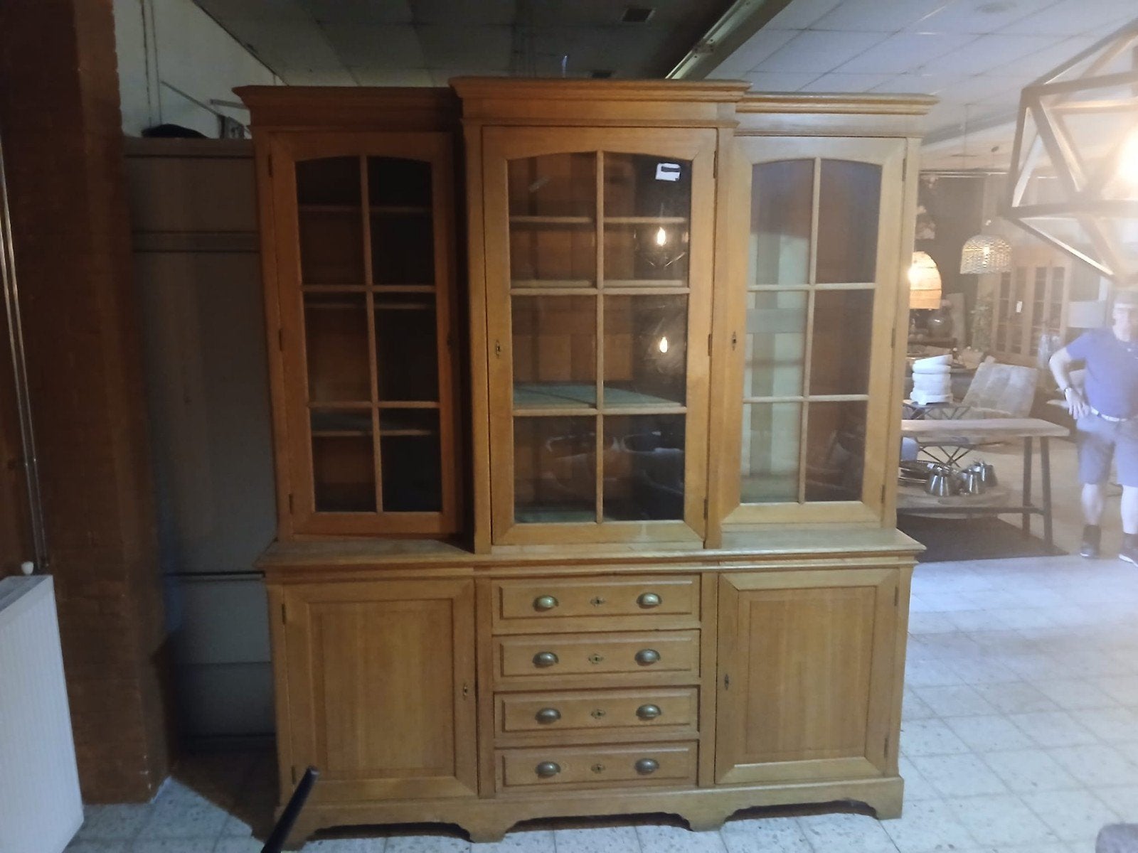 Antieke houten vitrinekast met lades, Ophalen of Verzenden