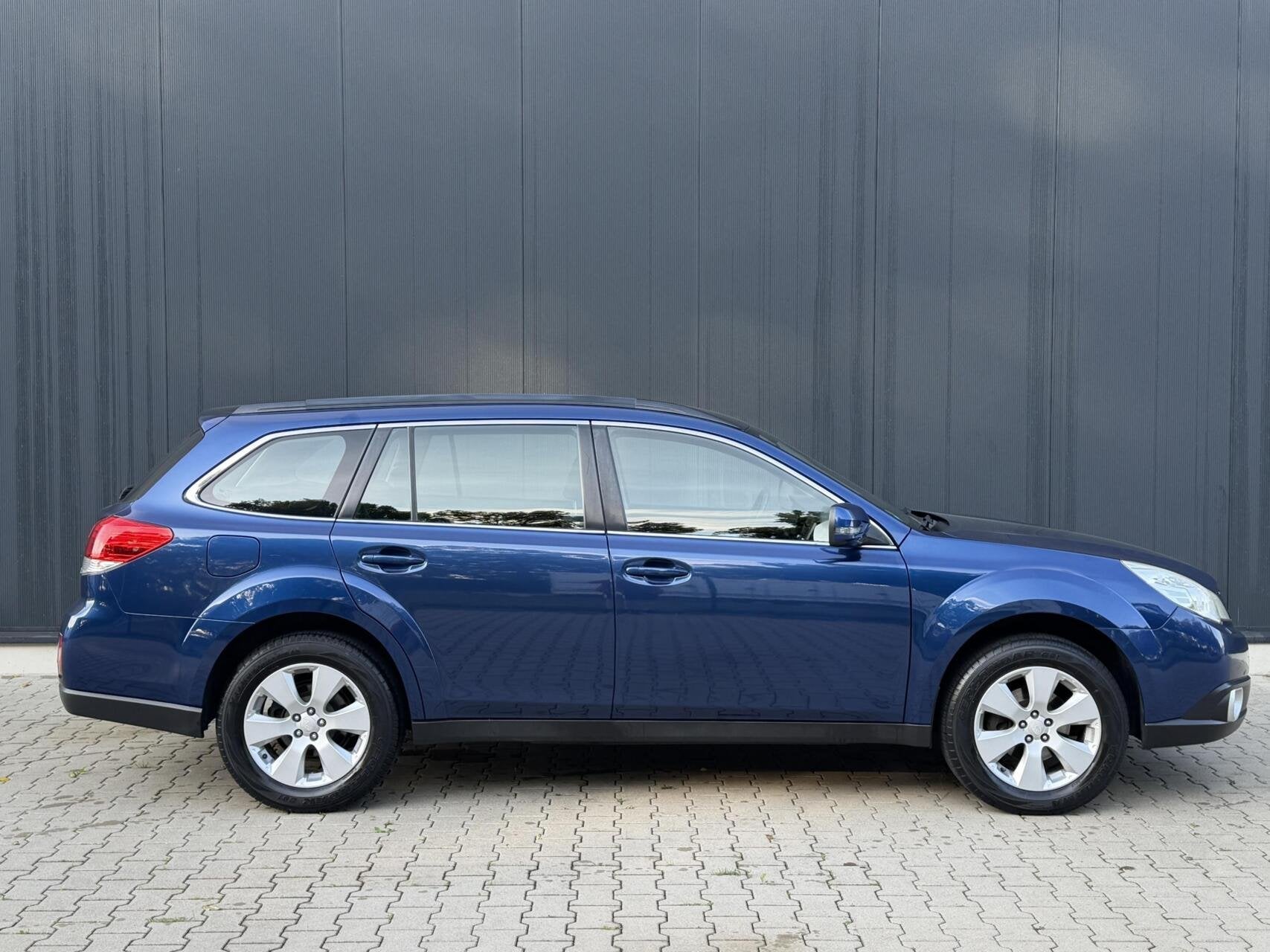 Subaru Outback 2.5i Luxury Cruis Trekhaak StoelV.W Xenon APK, Auto's, Stof, Zwart, 4 cilinders, Met garantie (alle)