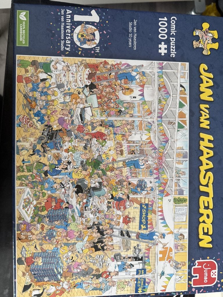 Jan van Haasteren studio 10 jaar 1000 stukjes, Ophalen of Verzenden, 500 t/m 1500 stukjes, Zo goed als nieuw, Legpuzzel