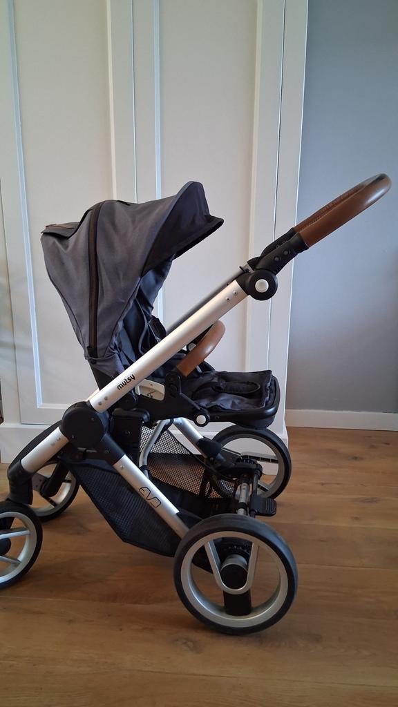 Mutsy Evo Kinderwagen Grijsblauw met Reiswieg & Maxi-Cosi, Kinderen en Baby's, Kinderwagens en Combinaties, Gebruikt, Met autostoeltje