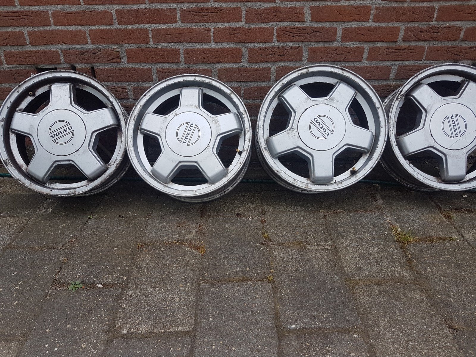 Te koop vier Volvo  draco velgen bieden, Ophalen