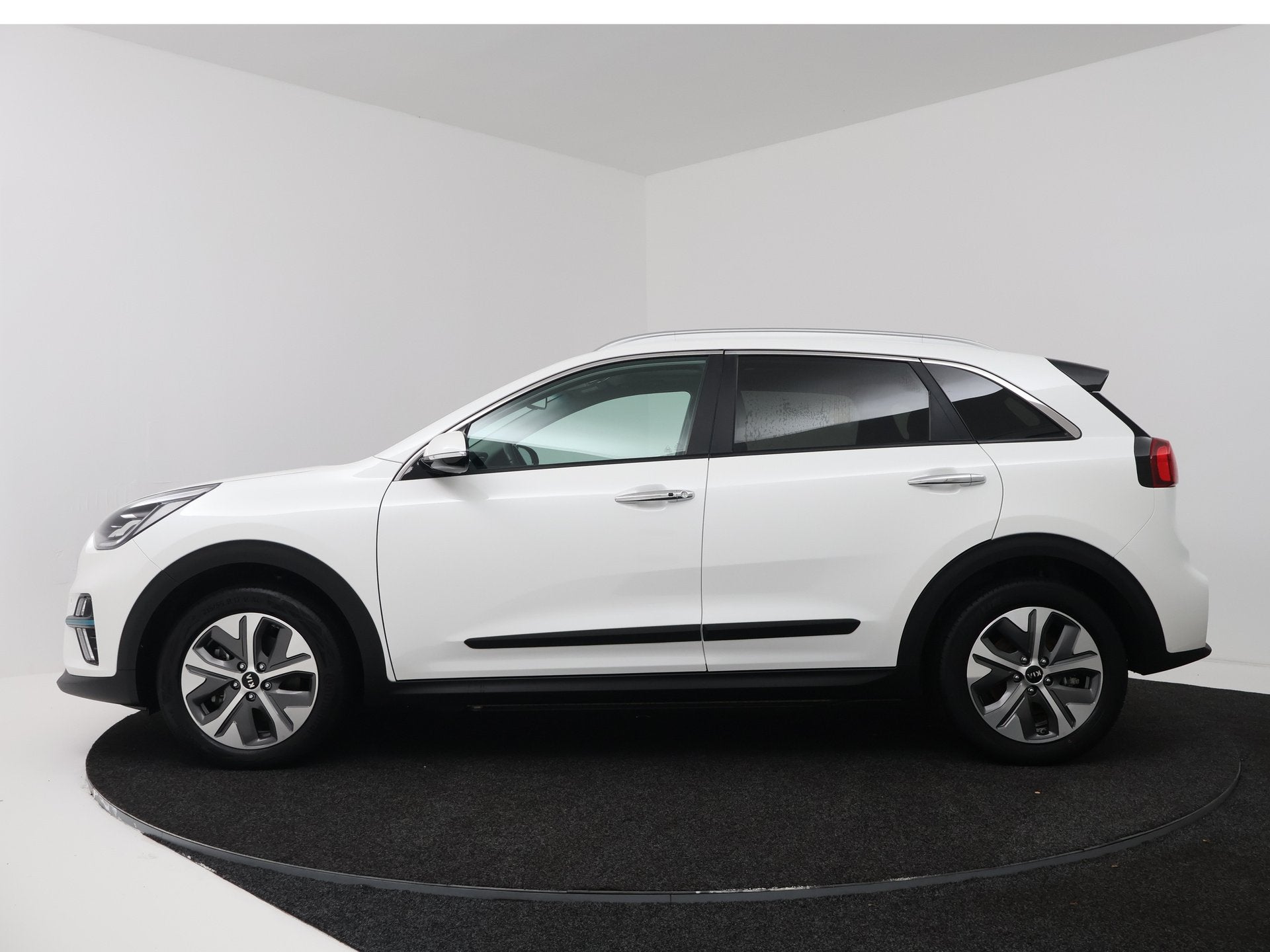 Foto 3 van Kia e-Niro ExecutiveLine 64 kWh | Schuifdak | Stoelgeheugen