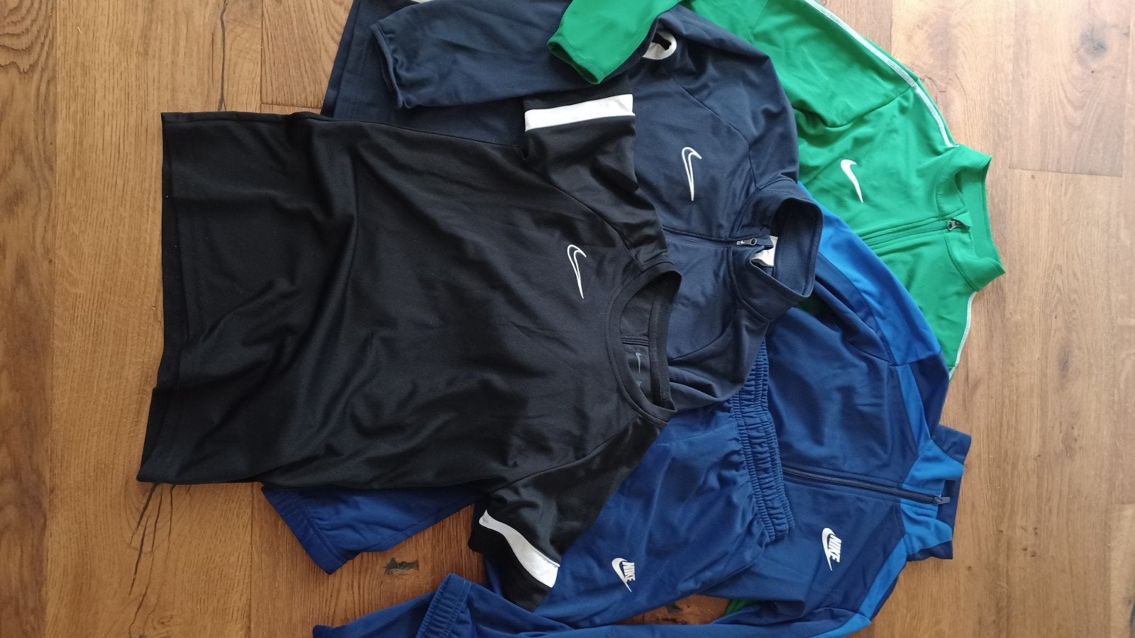 Nike Kledingset (trainingspak, shirts, short etc) Maat 158, Kinderen en Baby's, Jongen of Meisje, Ophalen of Verzenden, Zo goed als nieuw