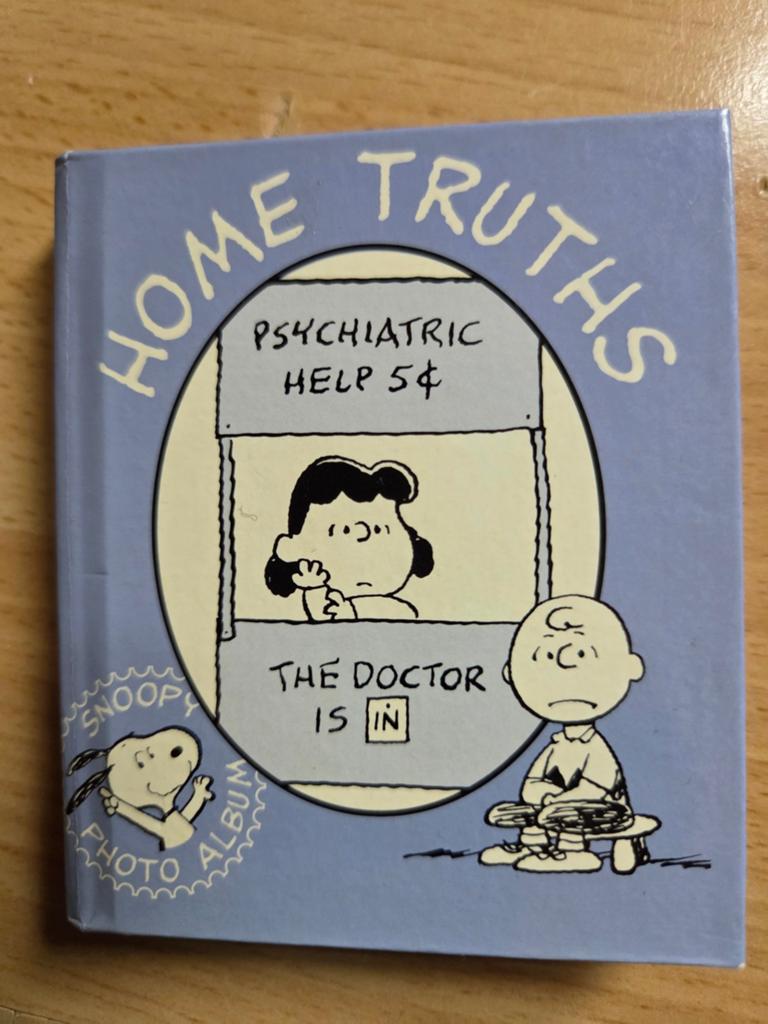 Snoopy Peanuts Henzo miniboekje - Home Truths, Charles M. Schulz, Eén stripboek, Ophalen of Verzenden, Zo goed als nieuw