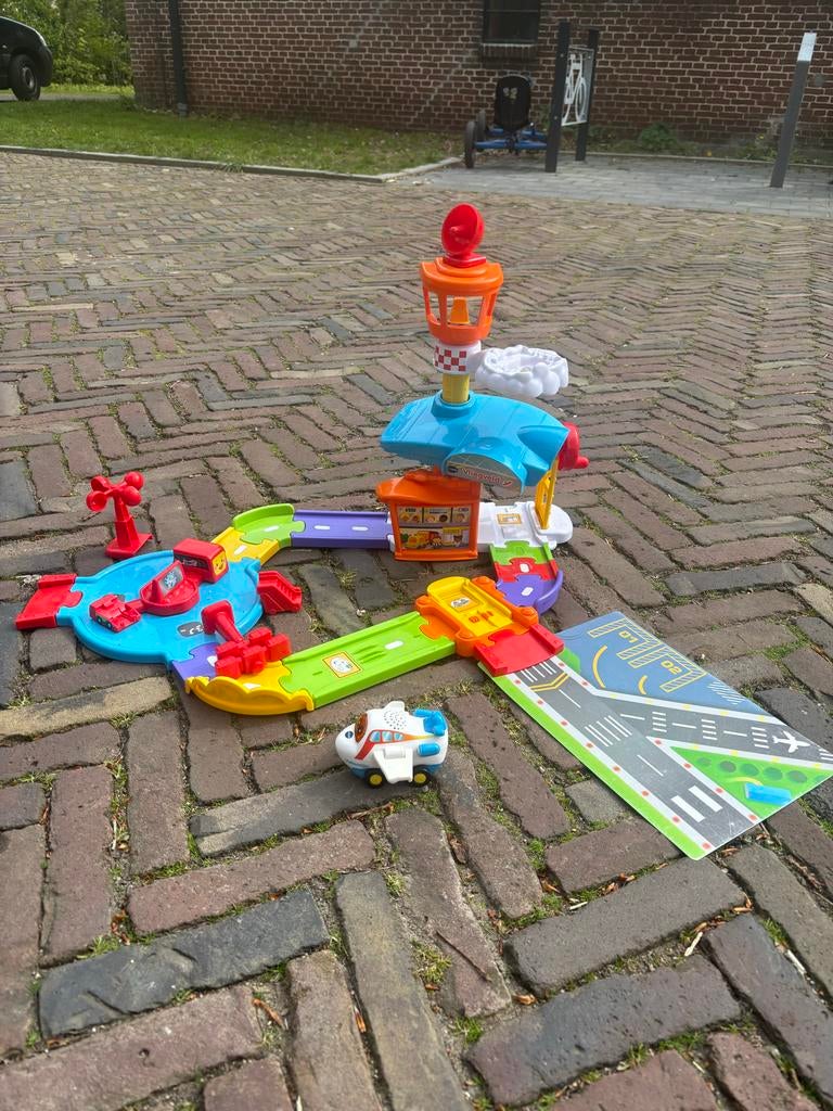 VTech Toet Toet Brandweerkazerne en Vliegveld met vliegtuig, Ophalen, Gebruikt