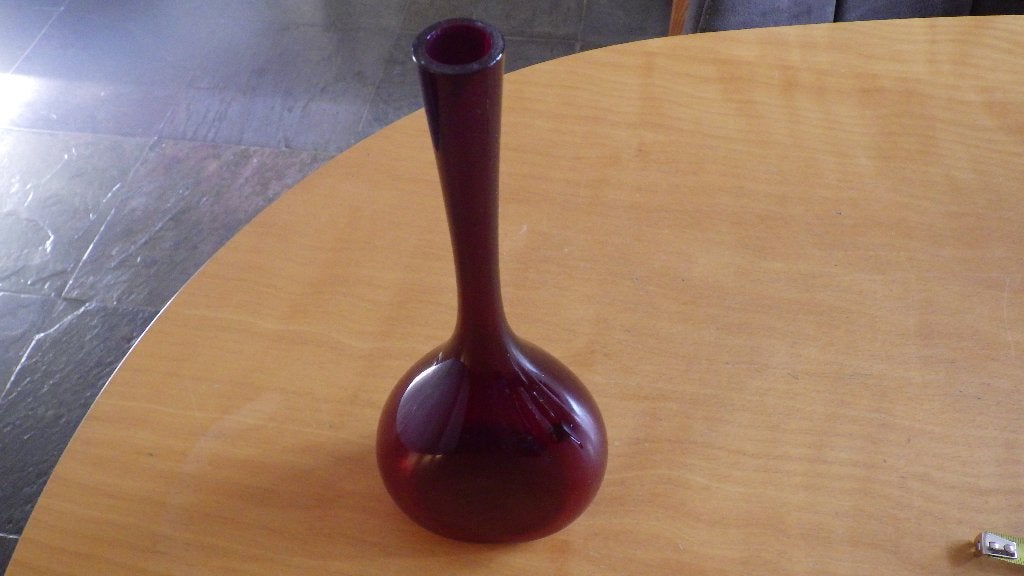 mooi rood gevormde vaas van glas, Huis en Inrichting, Woonaccessoires | Vazen, Ophalen of Verzenden, Gebruikt, Rood, Glas
