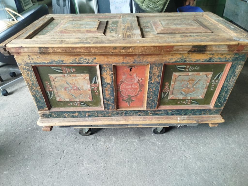 Antieke beschilderde kist met slot en sleutel, Antiek en Kunst, Ophalen of Verzenden