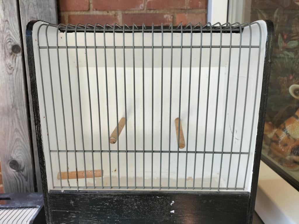 Houten tt kooi met drinkfles en voerbakje meer beschikbaar!, Dieren en Toebehoren, Ophalen, Hout, Vogelkooi