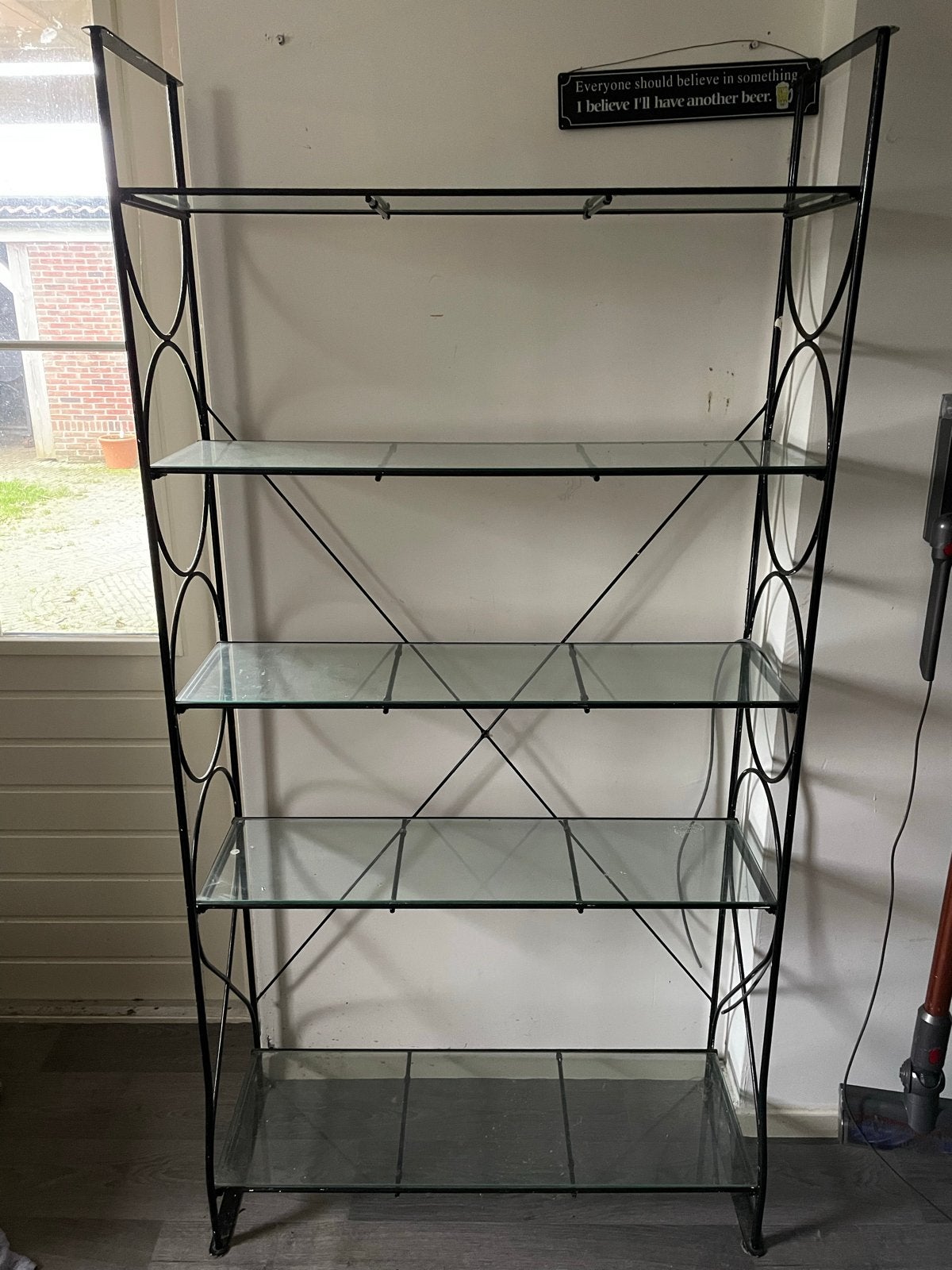 Zwart metalen rek met glazen planken - 180x90x30cm, Met plank(en), Gebruikt, Metaal, 150 tot 200 cm
