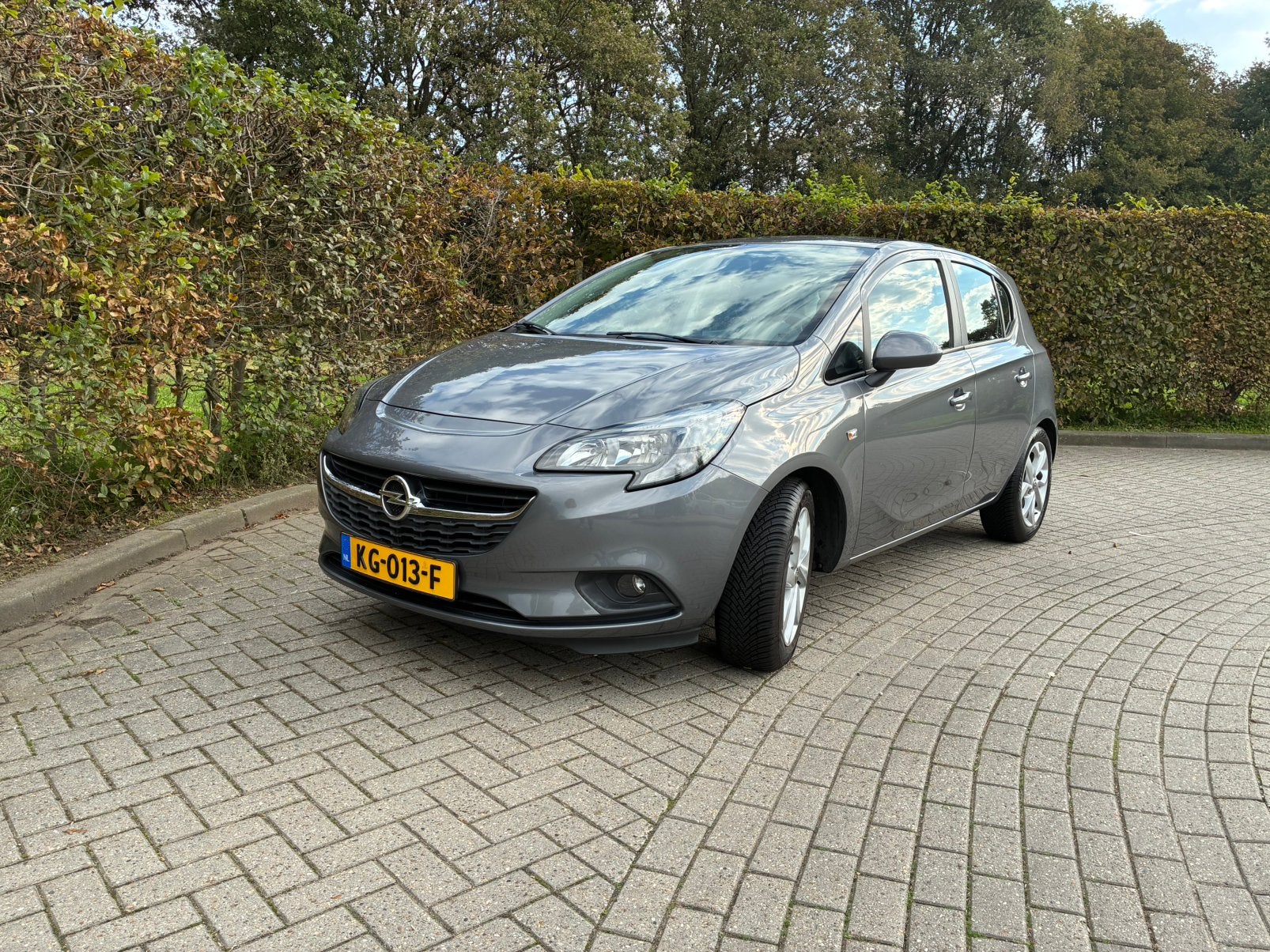 Opel Corsa 1.4 66KW/90PK 5D 2016 Grijs, Auto's, Voorwielaandrijving, 1398 cc, 4 cilinders, 49 €/maand