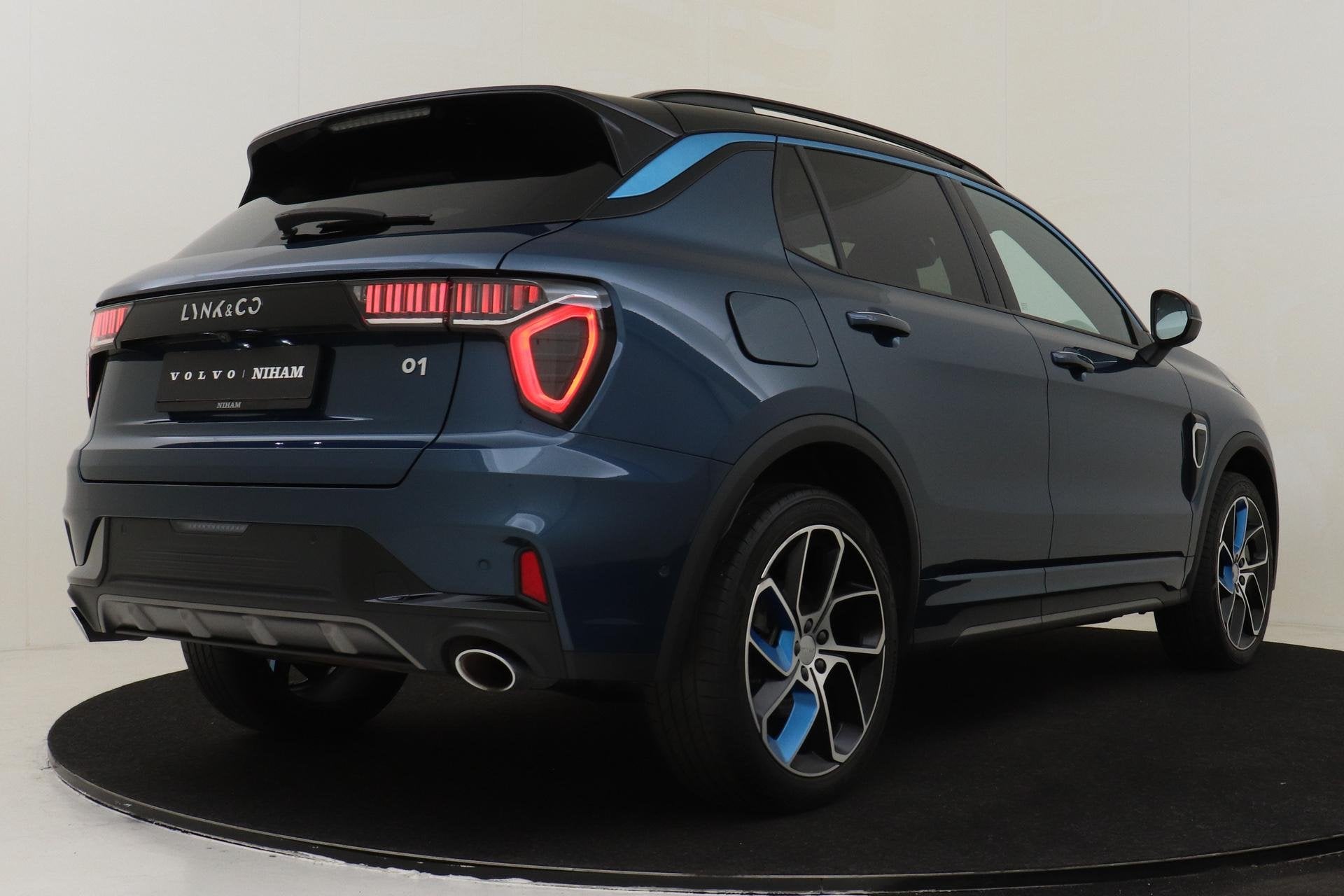 Lynk & Co 01 1.5 PHEV -PANO.DAK|ELEK.STOEL|HARMANINFINITY|36, Auto's, 12 maanden, Stof, Euro 6, Blauw