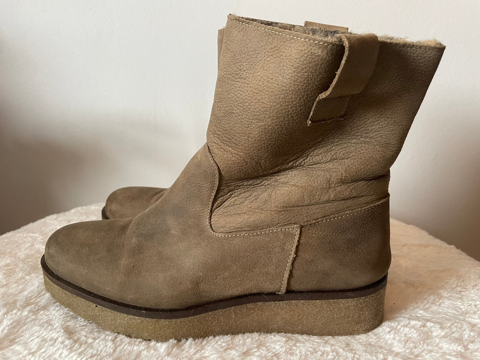Licht bruine nubuck laarsjes met bont voering maat 38, Bruin, Verzenden, Lage of Enkellaarzen, Zo goed als nieuw