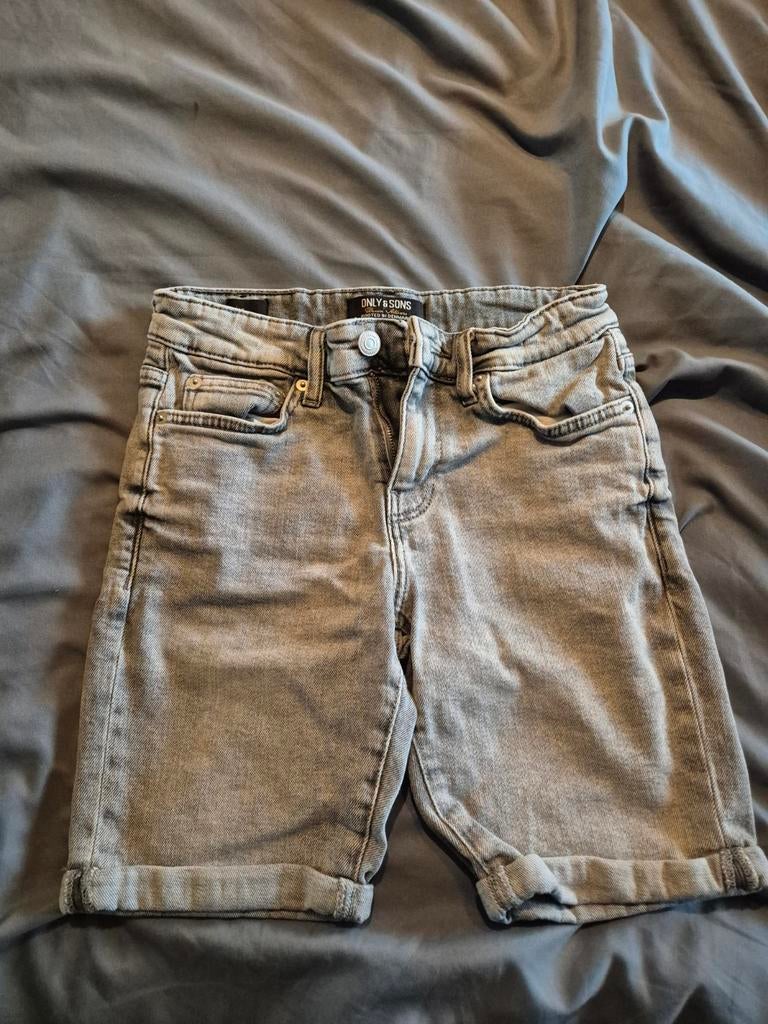 Only & Sons korte broek maat S, Kleding | Heren, Broeken en Pantalons, Ophalen of Verzenden, Zo goed als nieuw, Grijs, Maat 46 (S) of kleiner