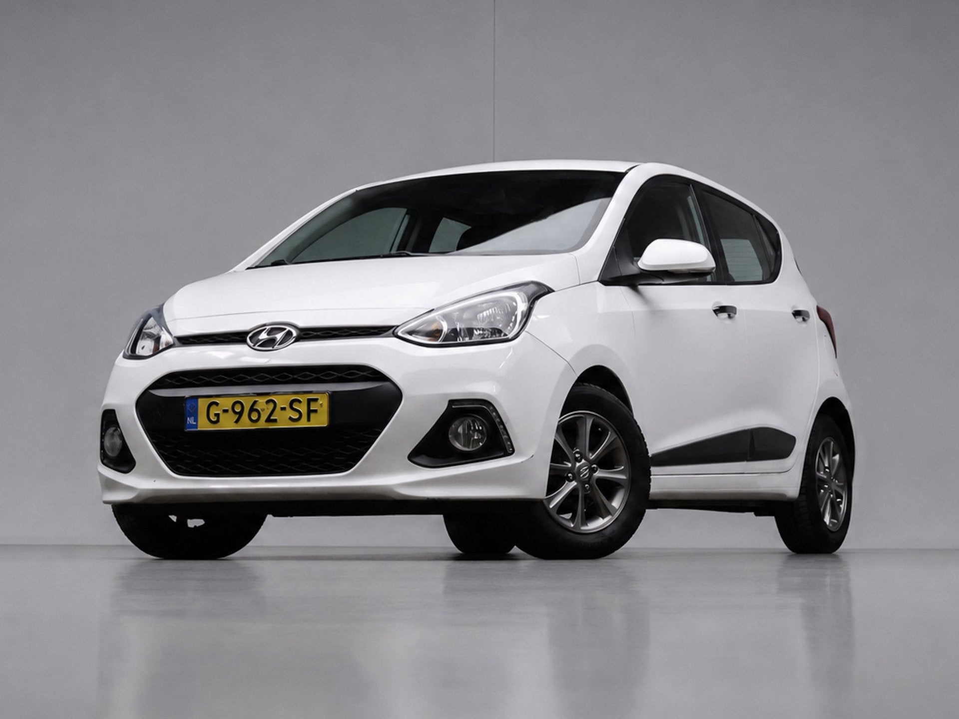 Hyundai I10 1.2i AUTOMAAT (SCHUIFDAK,CRUISE,STOELVERWARMING,, Gebruikt, Wit, Bedrijf, I10