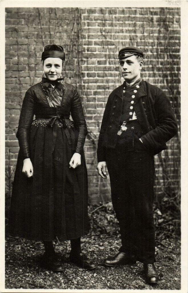 Staphorster Kleederdracht. - man en vrouw - ongelopen, Verzenden, 1940 tot 1960, Ongelopen, Overijssel