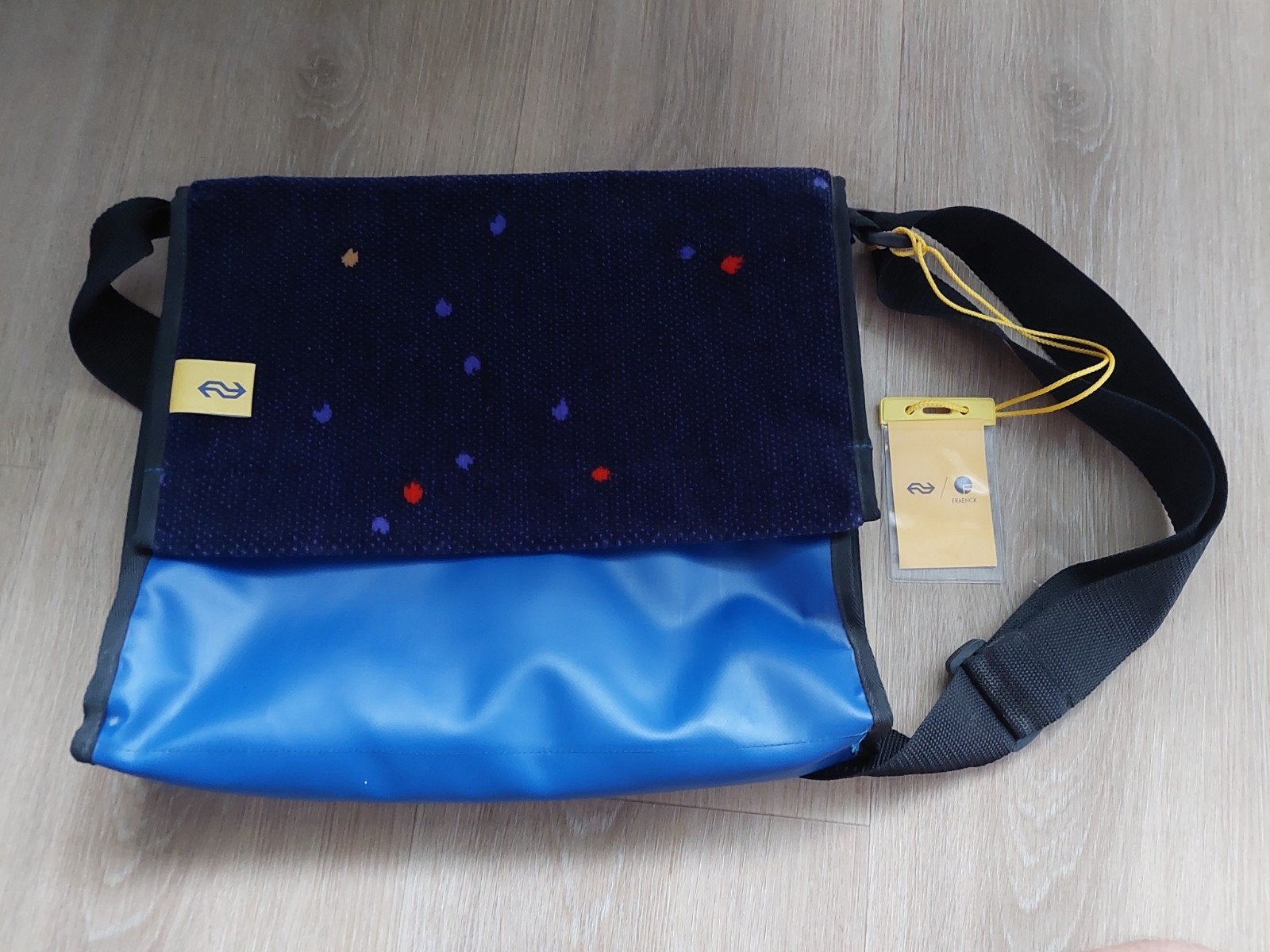 Nieuw ! Fraenck x NS Laptoptas - Uniek en Duurzaam, Ophalen of Verzenden, Nieuw, Overige merken, Waterdicht