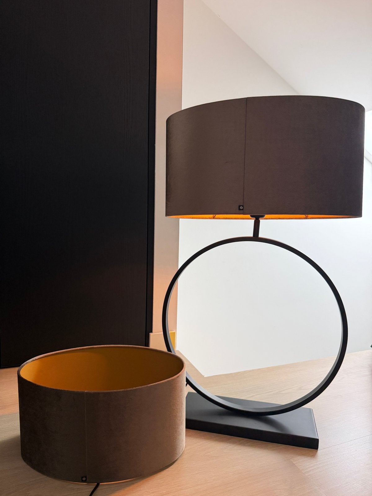 Light & Living tafellamp met 2 ovale lampenkappen, Huis en Inrichting, Ophalen, Tafellamp, Zwart, Zo goed als nieuw