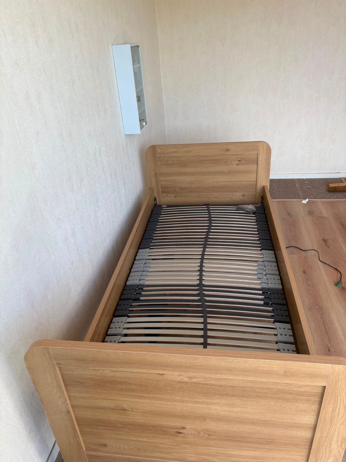 Electrisch verstelbaar senioren bed, Ophalen, ., Zo goed als nieuw, .