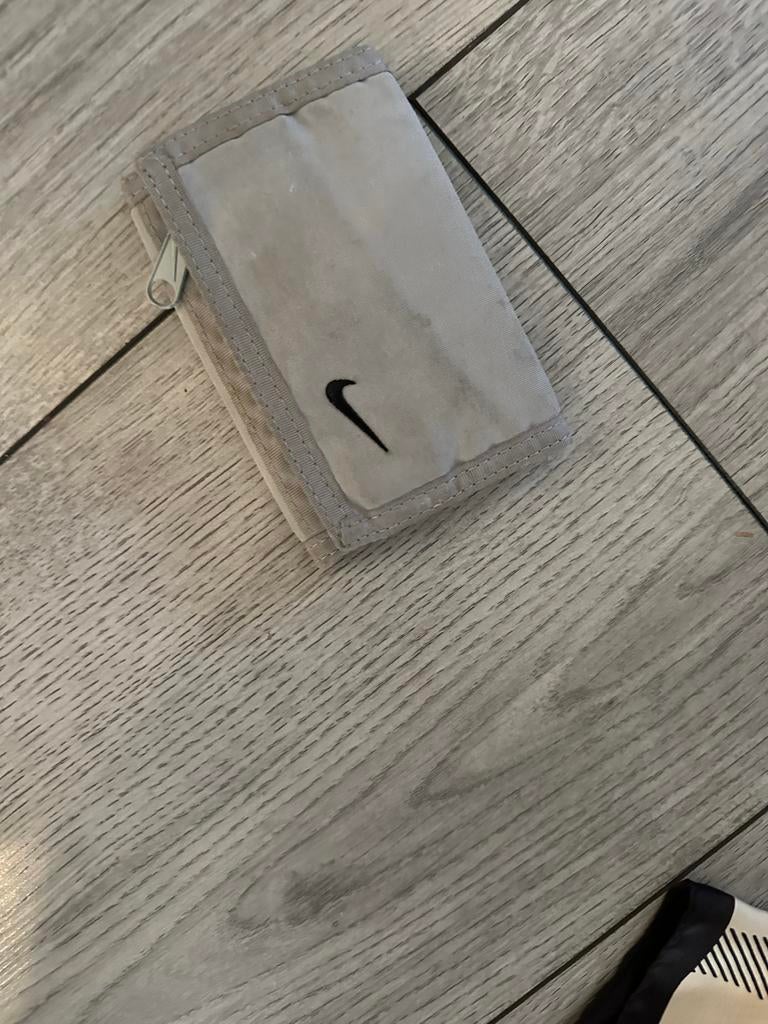 Nike portemonnee - Grijs, met klittenbandsluiting, Ophalen of Verzenden, Gebruikt, Grijs, Overige merken