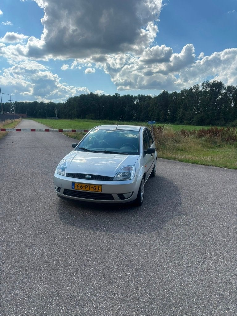 Ford Fiësta 1.6 16V 5DR 2004 Grijs, Auto's, Ford, Bedrijf, Fiësta, ABS, Airbags, Airconditioning, Alarm, Centrale vergrendeling