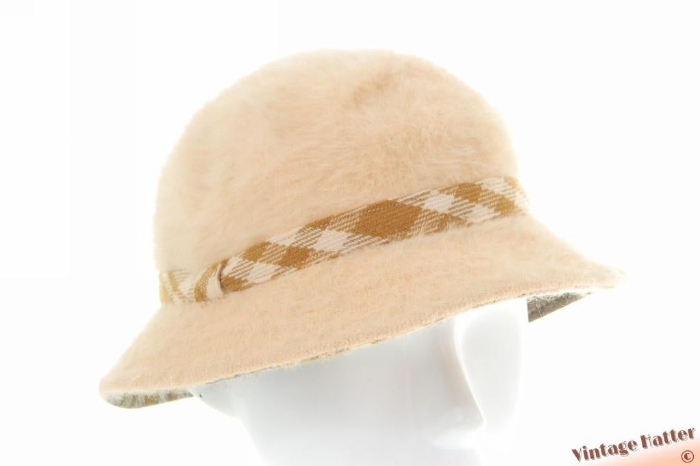 Vintage Dameshoed St. Michael abrikoos beige angora 55-56, 55 cm (S, 6⅞ inch) of minder, Hoed, Ophalen of Verzenden, St. Michael (France)